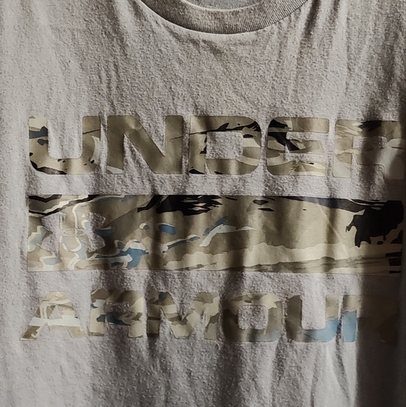 Under Armour men's medium shirt - Picture 2 of 5